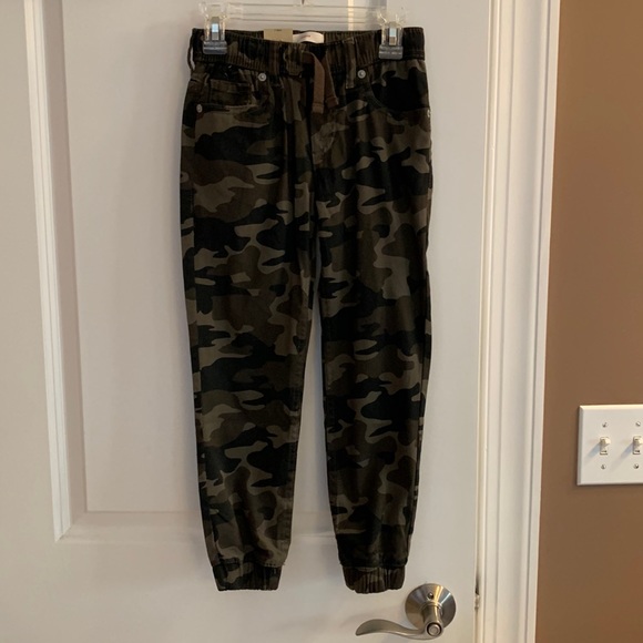 Levi's Other - NWT-Boys Levi Camo Joggers-Size 7 Regular
